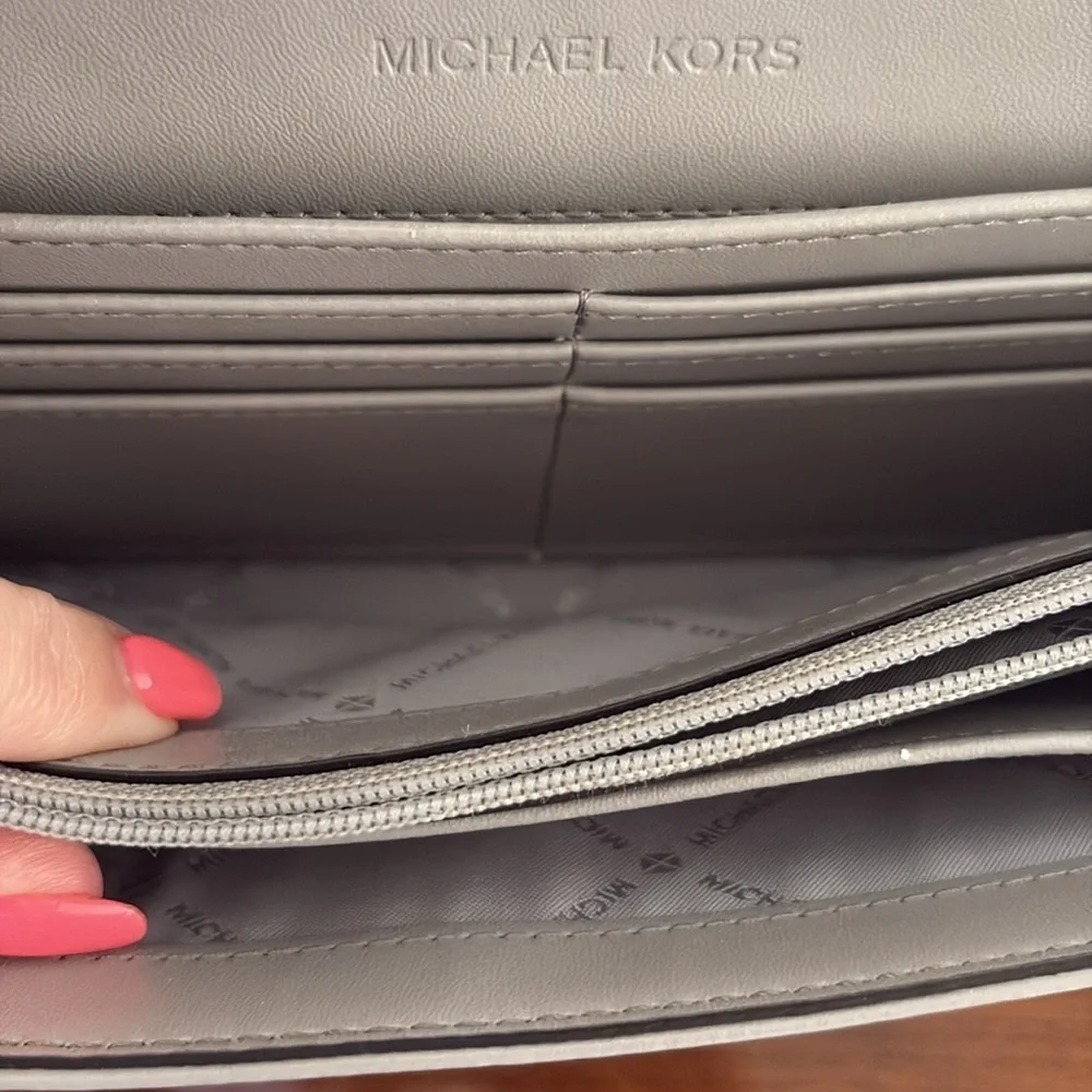 Michael Kors Fulton large Gray Leather Wallet / Flap Closure lots of space NWOT
